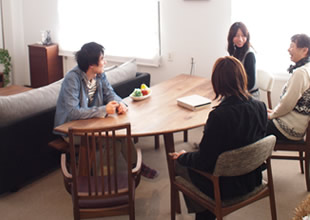 お客様の体調をうかがいながら味を調整するシェフのようにお部屋づくりのお手伝いをします。