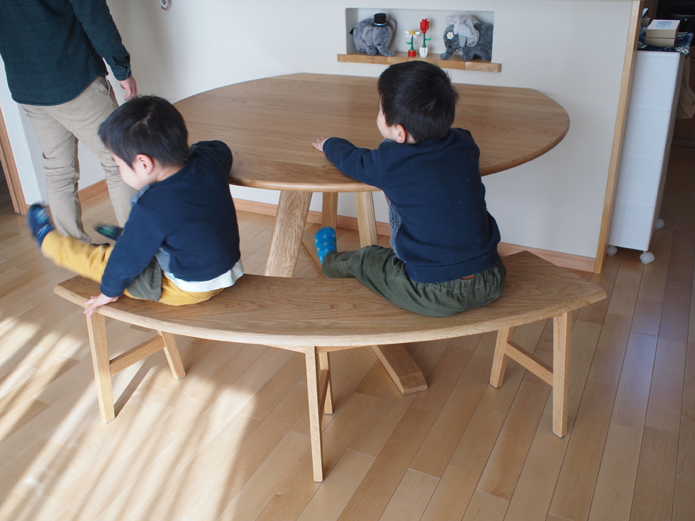 半円・円形テーブルにオススメの「半円ベンチ」 工房日記ブログ【静岡のオーダー家具屋「マルミヤ」】