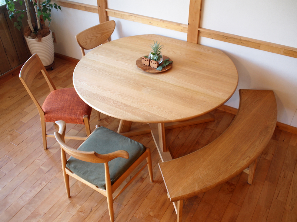 半円・円形テーブルにオススメの「半円ベンチ」 | 工房日記ブログ【静岡のオーダー家具屋「マルミヤ」】